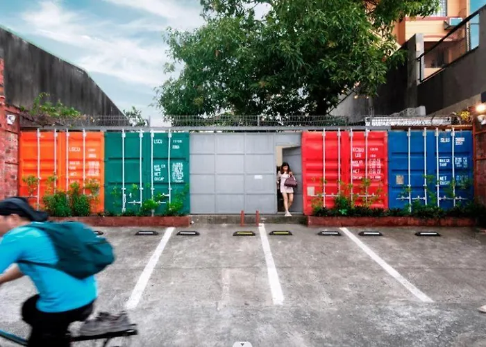 Container Mandaluyong N10 * Manila